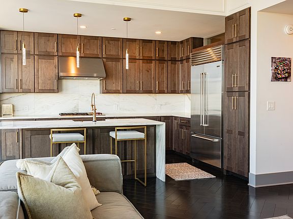 4th image of 1616 W End Ave #2304