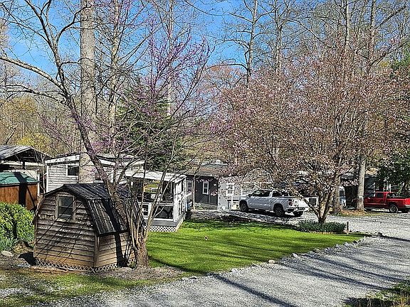 2nd image of 728 Riverside Dr