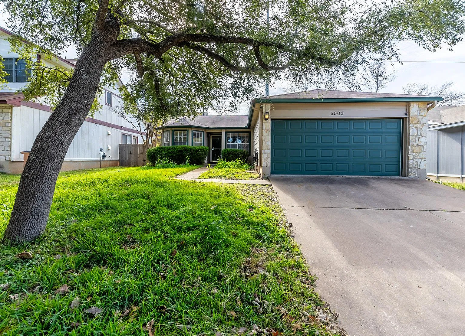 4 bed, 2.0 bath, 1884 sqft, $2,350 — Photo 4