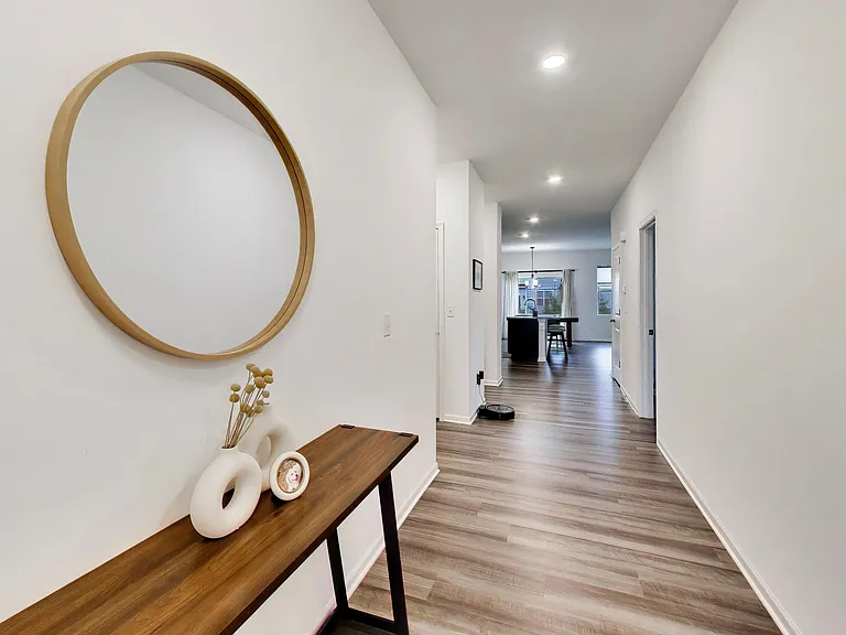 420 Radcliff Ln — Photo 3