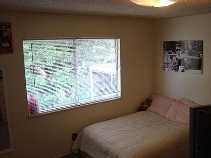 3rd image of 1269 Bond St APT A