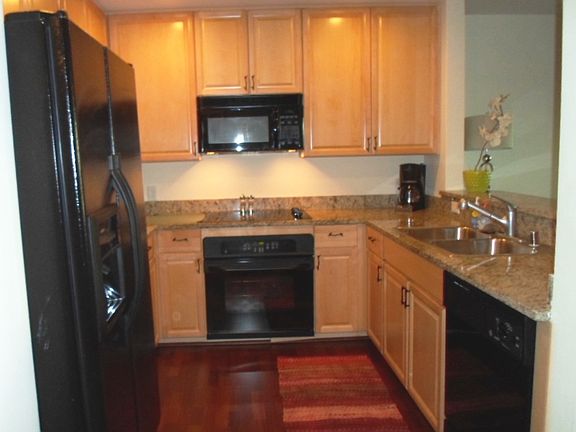 5th image of 925 N Lincoln St #4D-S