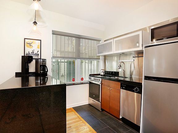 3rd image of 1521 Lenox Ave APT 104