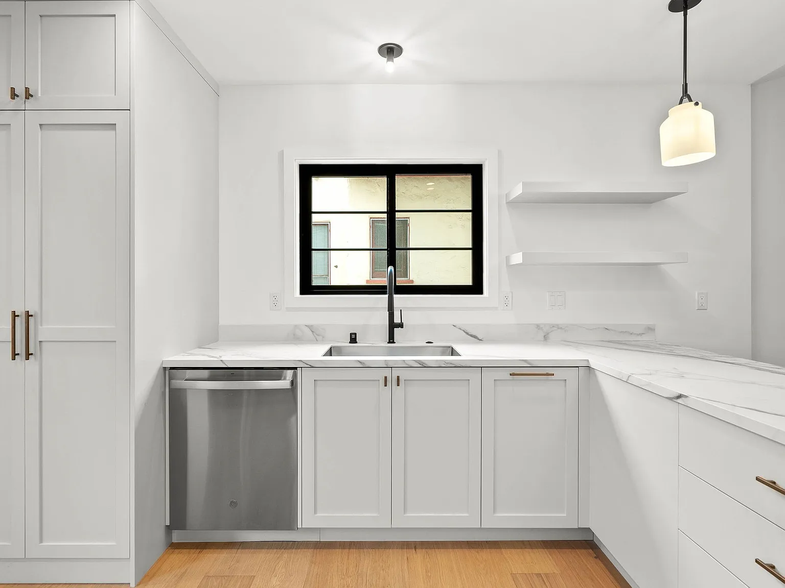 3 bed, 2.5 bath, 1476 sqft, $6,450 — Photo 4