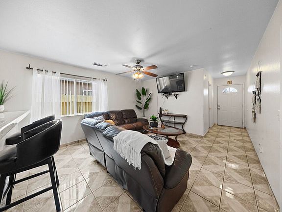 3rd image of 461 Rio Bonito Street