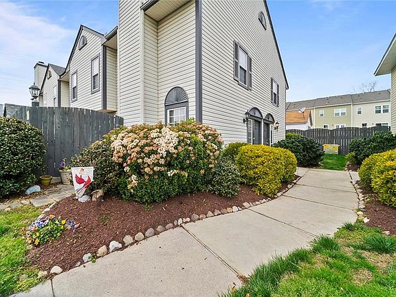 Entrance way to 3464 Marabou Lane, Side patio fenced in.