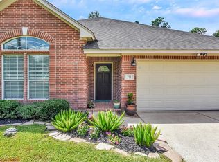 223 Maple Ln, Conroe, TX 77304