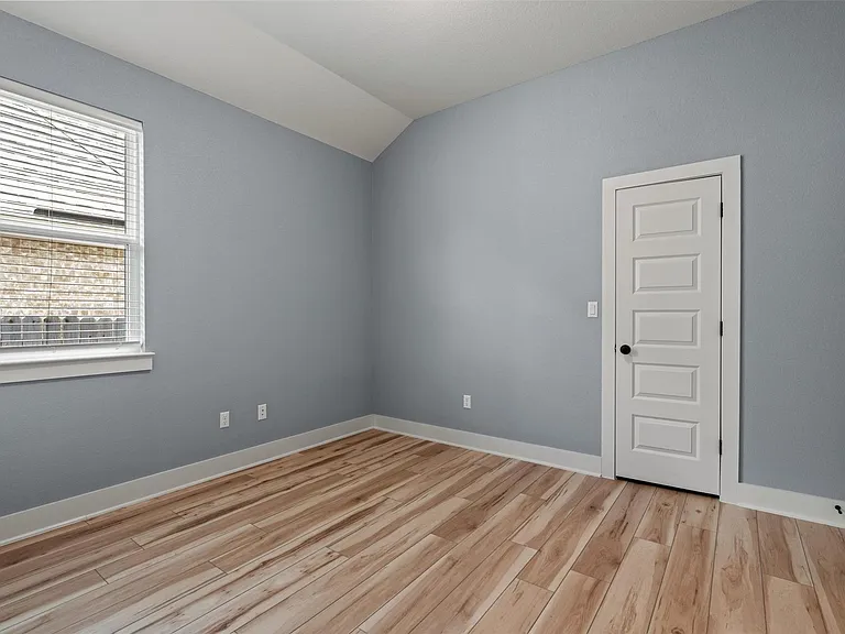 920 Hornsby Holw — Photo 22