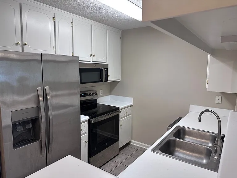 132 S Springview Dr — Photo 2