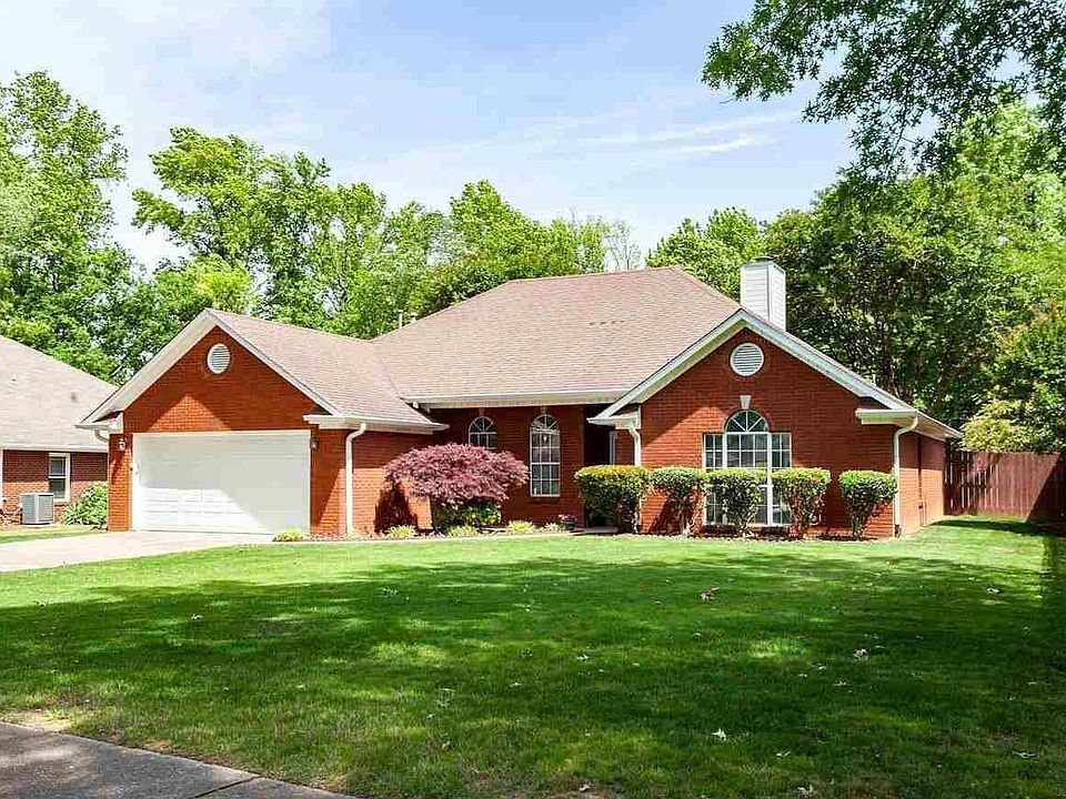 1st image of 108 Park Meadow Dr