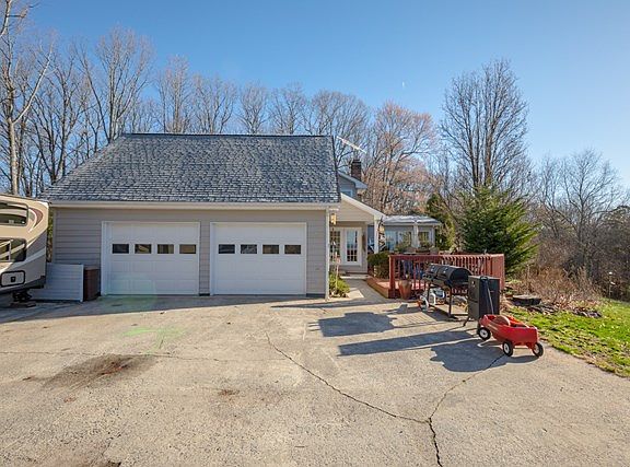 2nd image of 2768 Fairview Pkwy