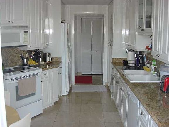 3rd image of 848 Brickell Key Dr APT 1605