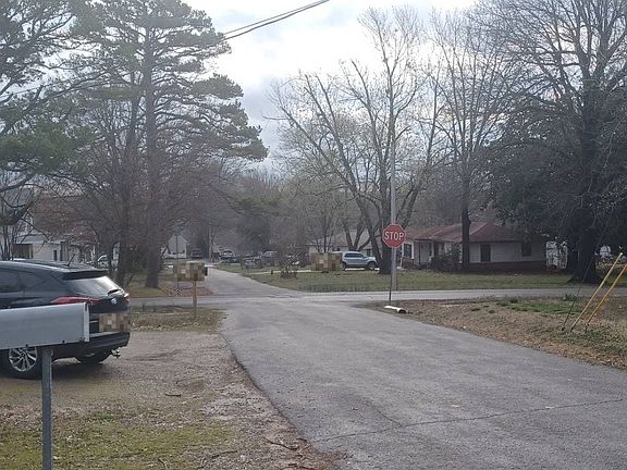 4th image of 1616 School St