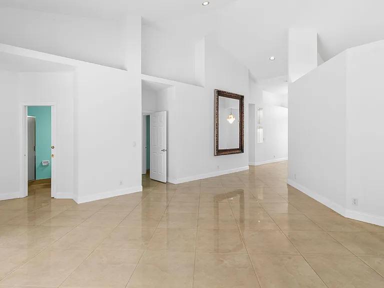 21698 Abington Ct — Photo 12