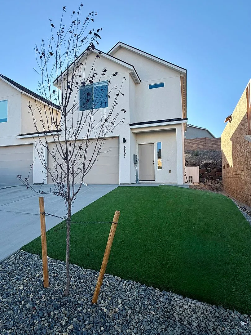Move-In Special! High End, New Construction 3 Bed, 2.5 Ba, Ev Charging Included! — Photo 2
