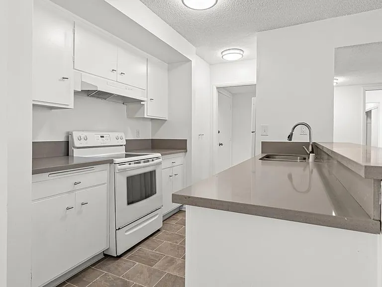 11946 Montana Ave #302 — Photo 8