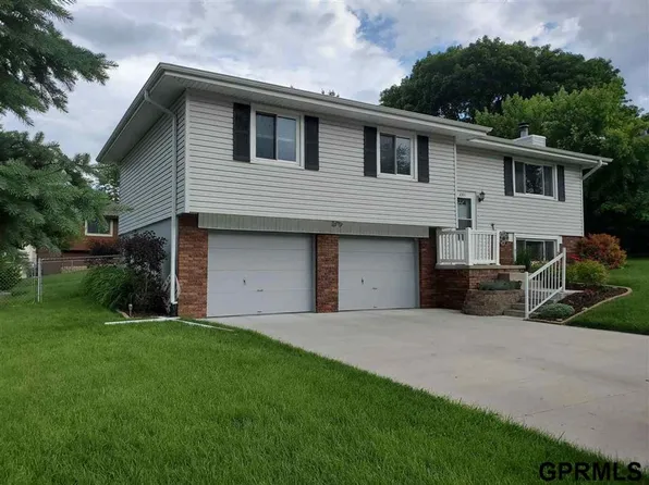 2201 Scarborough Dr, Bellevue, NE 68123