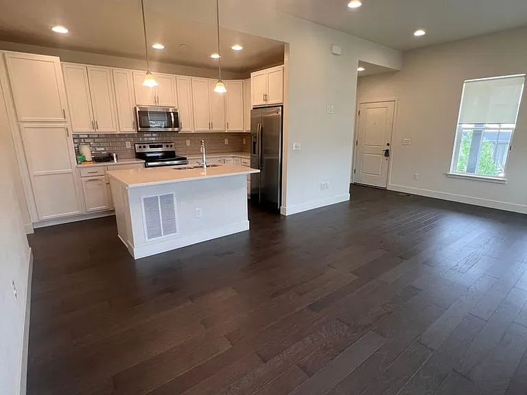 628 Discovery Pkwy — Photo 5