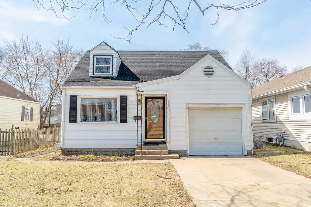 315 S May St photo 1