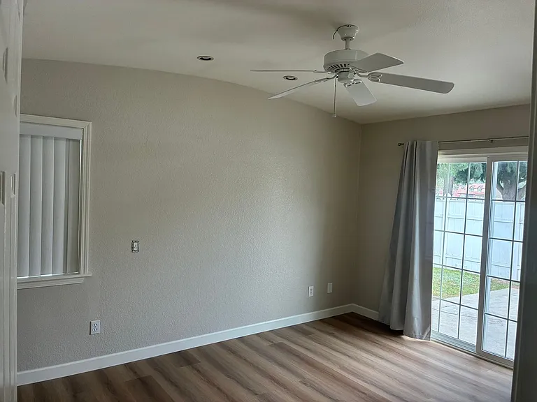 13927 Woodland Dr — Photo 31