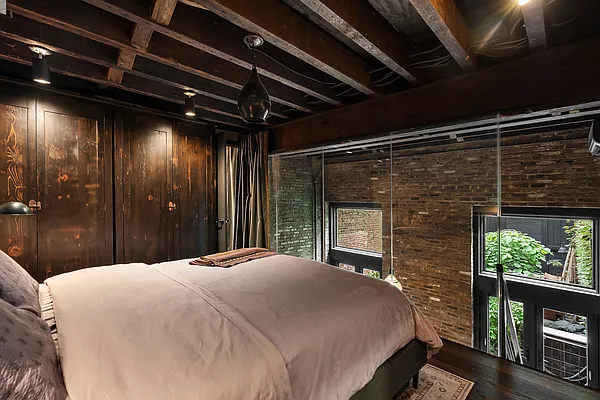 Rented by Coldwell Banker Warburg | media 22