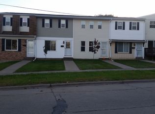 921 N 4th St, Clinton, IA 52732