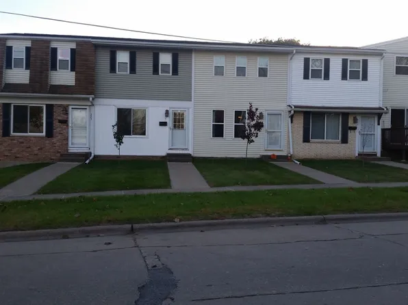 921 N 4th St, Clinton, IA 52732