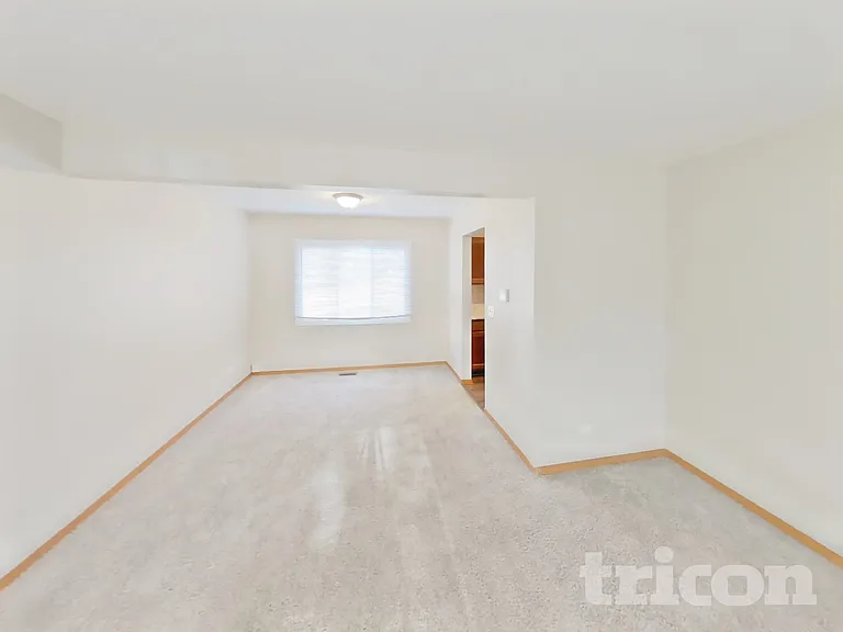 1331 Fairfield Ct — Photo 2