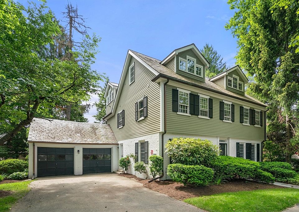 2nd image of 22 Lowell Rd