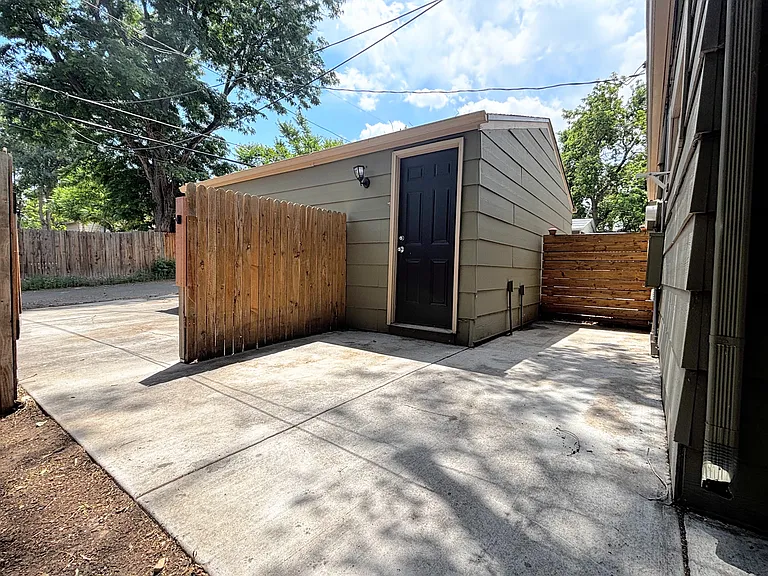 734 Quitman St — Photo 15