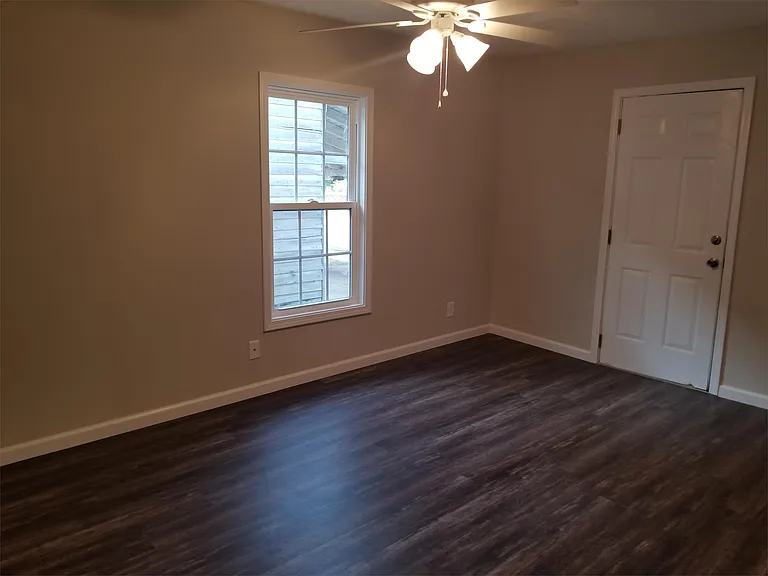 250 N Jackson St #B — Photo 6