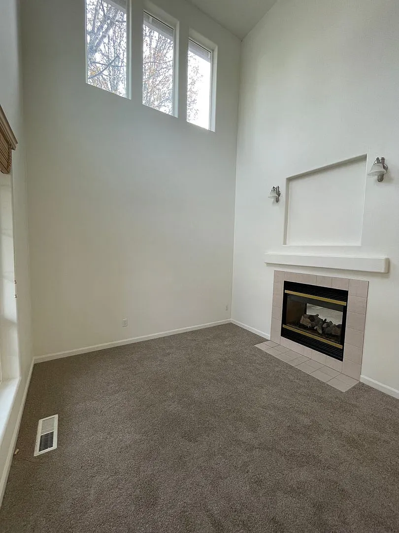 5736 NE Hidden Creek Drive ~ Fantastic Home in Orenco! — Photo 3