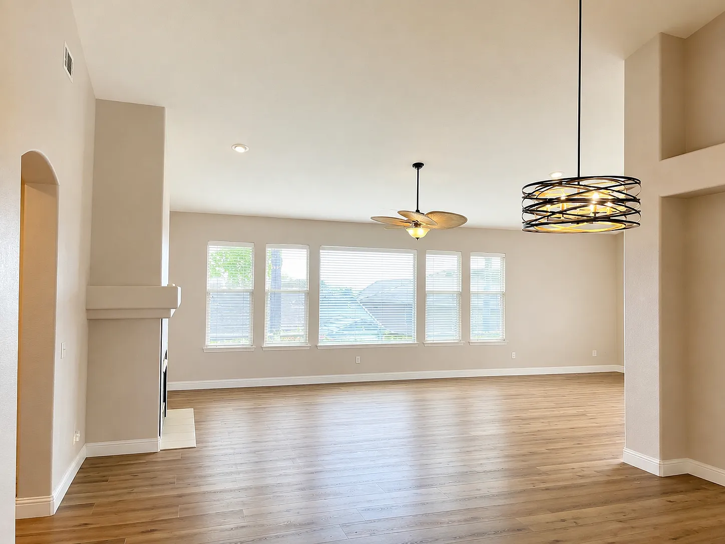 3 bed, 2016 sqft, $4,500 — Photo 2