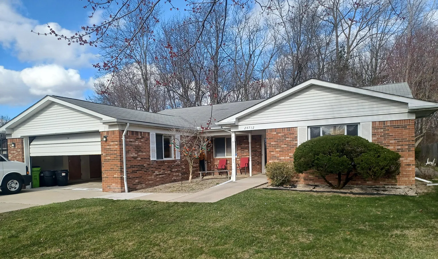 24712 Huron River Dr photo 1