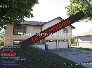 1117 Broadmore Ln, Liberty, MO 64068