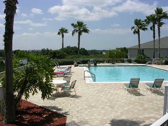 3rd image of 3014 Hemingway Cir