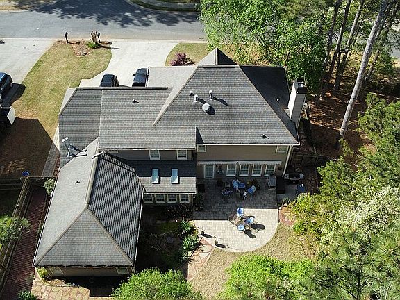 2nd image of 905 Grandview Way NW