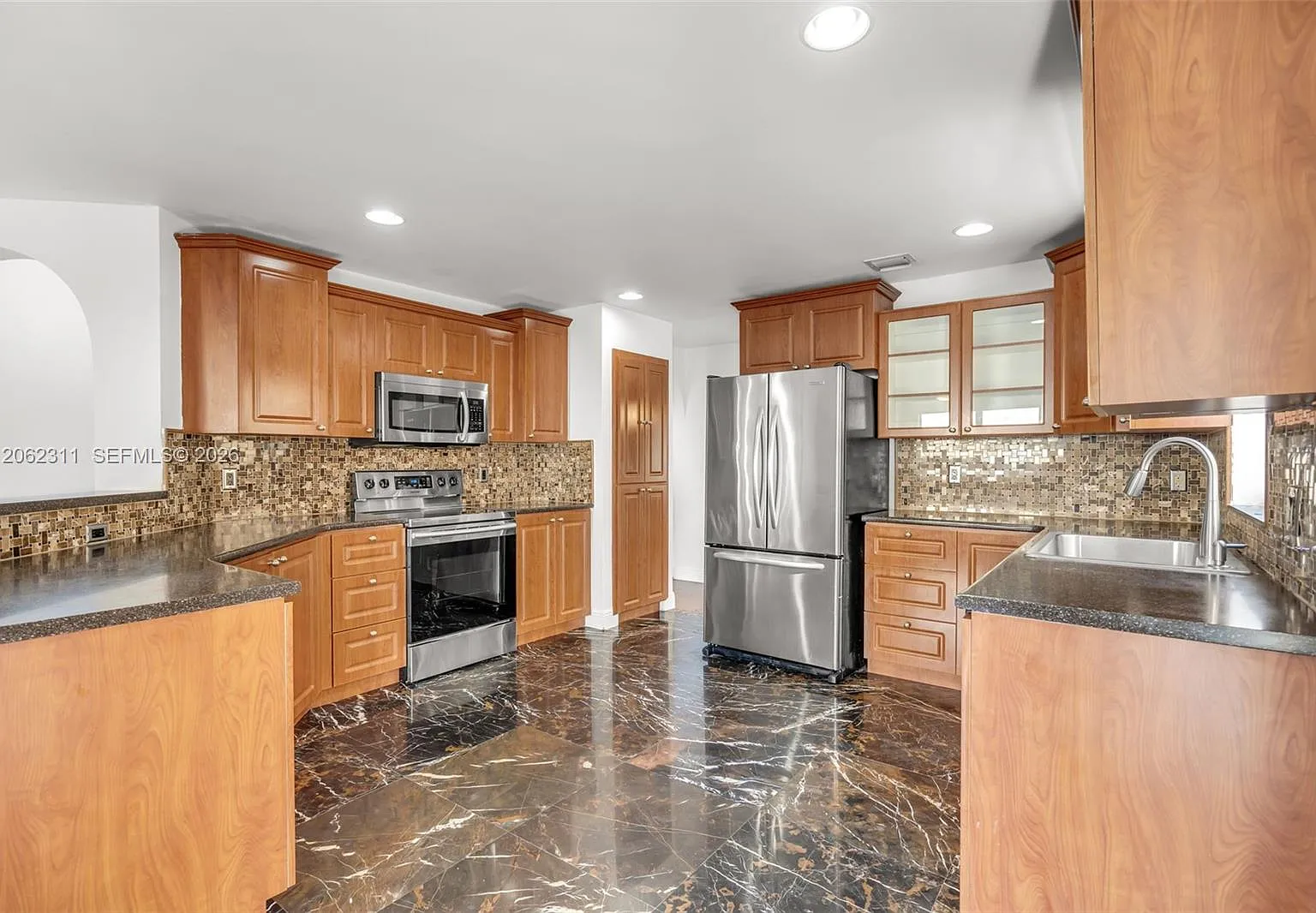 4 bed, 2154 sqft, $4,300 — Photo 3