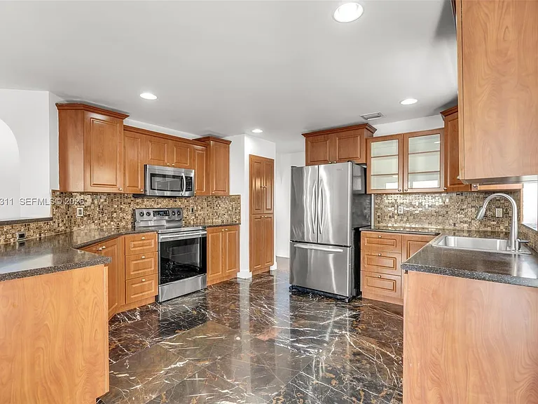 5165 NW 112th Ct — Photo 3