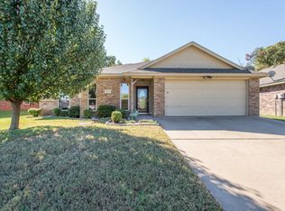 10125 Cherokee Ln, Mabank, TX 75156