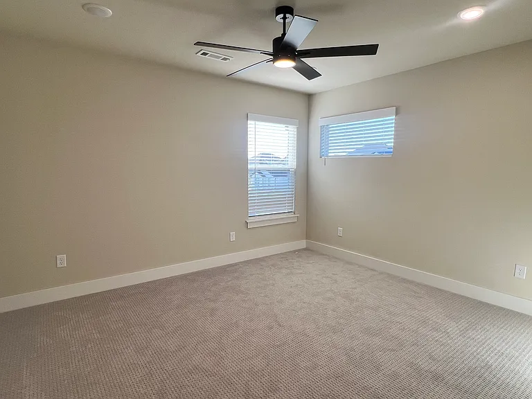 970 Moksha St — Photo 15