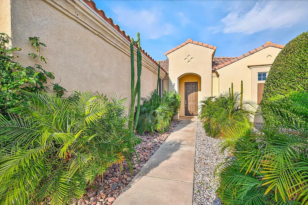 3 bed, 2273 sqft, $2,900 — Photo 1
