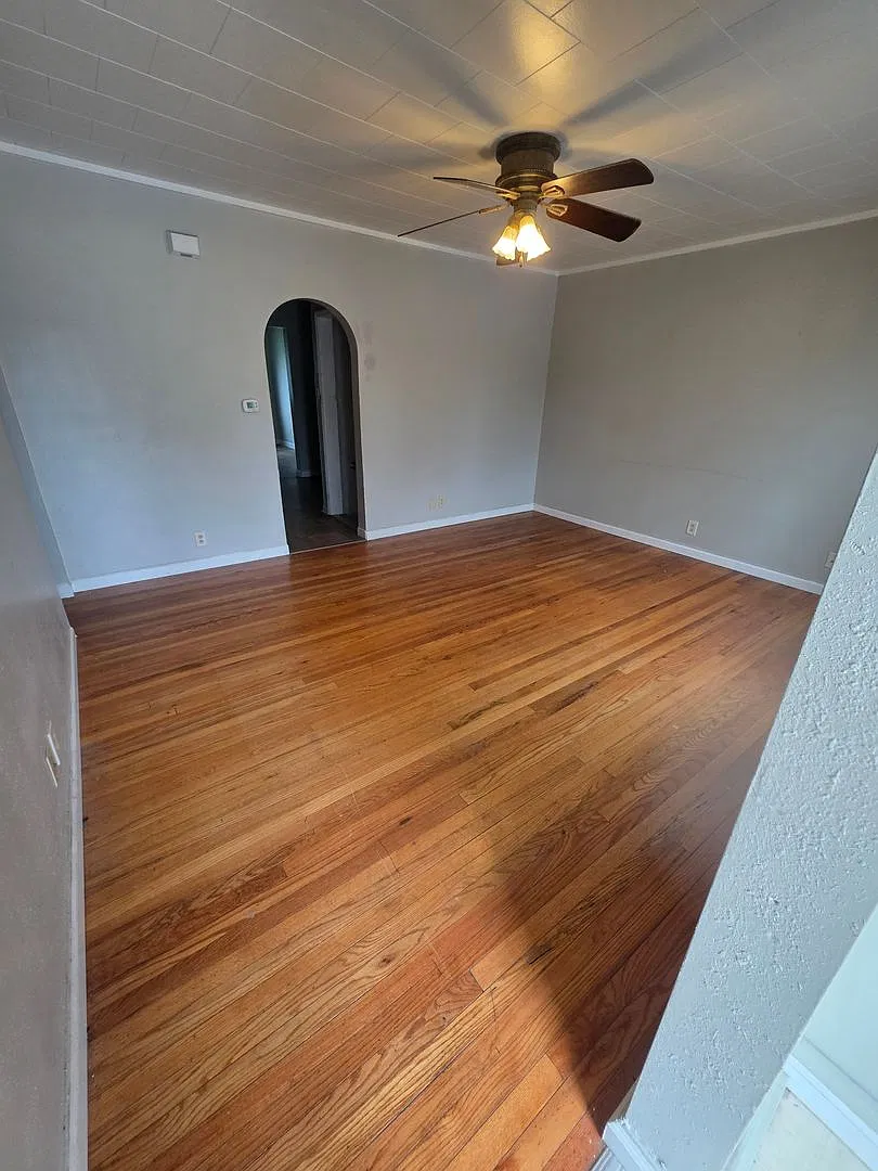3-Bedroom Townhouse with Garage + Full Basement — Photo 2