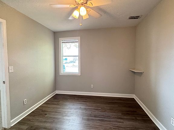 4th image of 500 Willow St