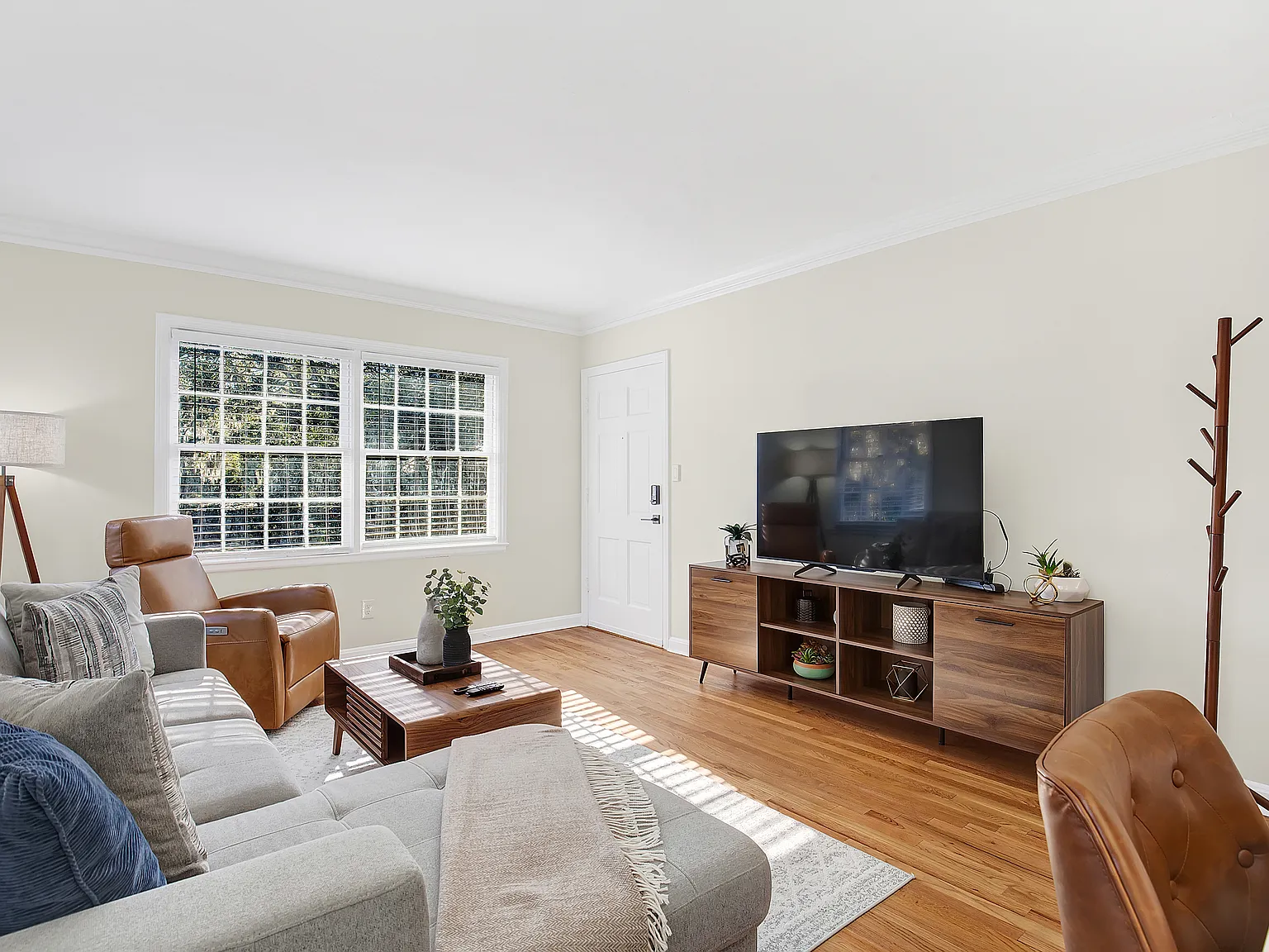 1 bed, 900 sqft, $2,500 — Photo 2