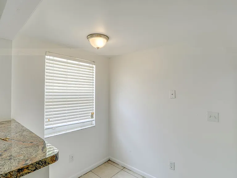 Aztec Apartments — Photo 6
