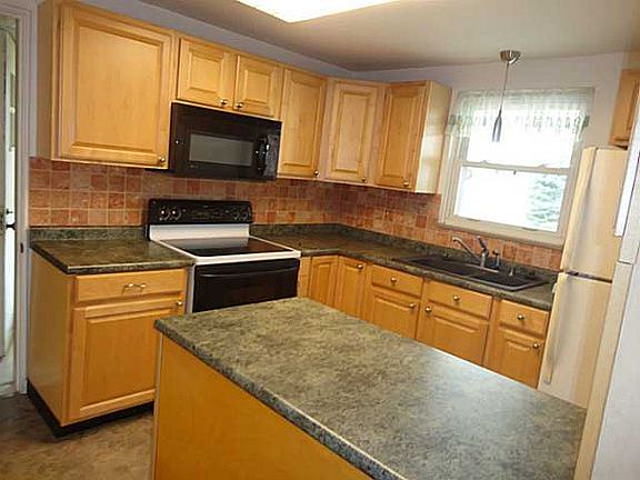 5th image of 346 Hillside Dr