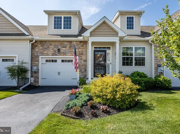 218 Rose View Dr, West Grove, PA 19390