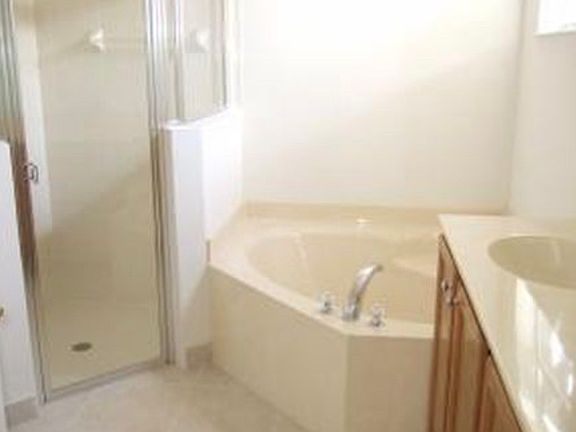 4th image of 858 NW Leonardo Cir