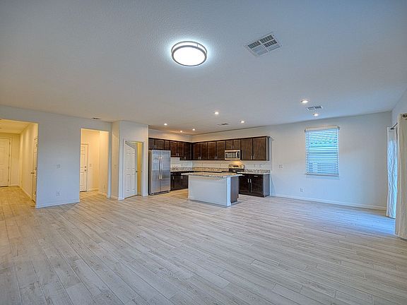 4th image of 5635 S Larimer St